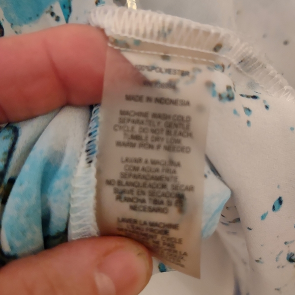 Sioni watercolor blue Floral top, petite large - Picture 6 of 7